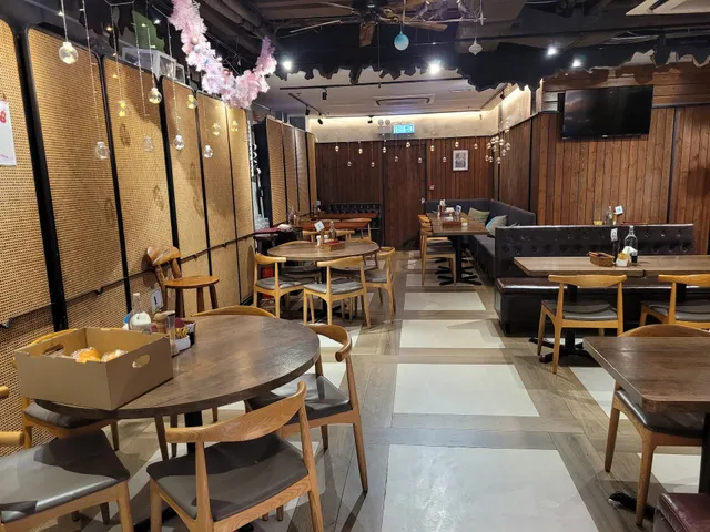 Gingko Moment (Quarry Bay)