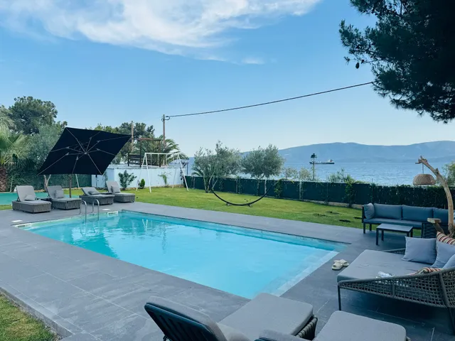 Zoza Luxury villa isthmia by the sea with private pool