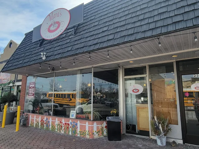 Mara's Cafe & Bakery