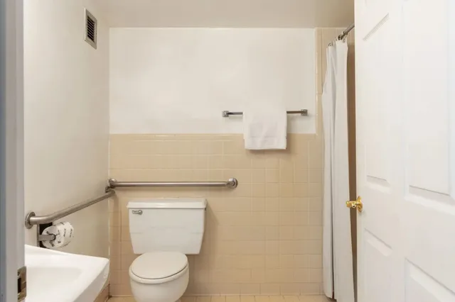 Traveler's Place Inn & Suites