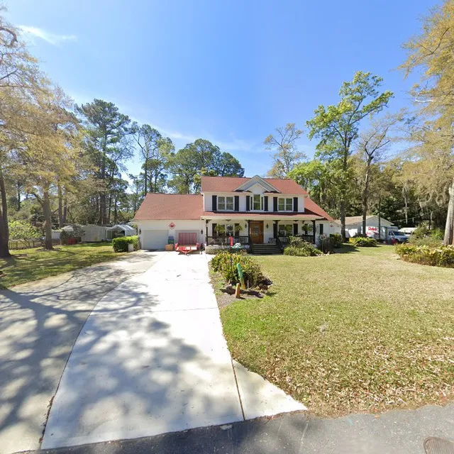 Mondo Holiday Extravaganza Display house