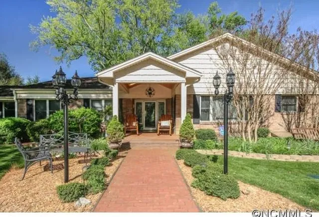 Brookside Mountain Mist Bed & Breakfast