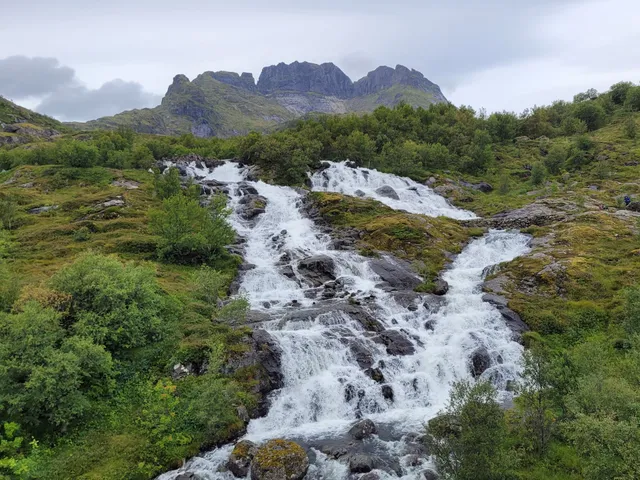 Sørvågen fossefall