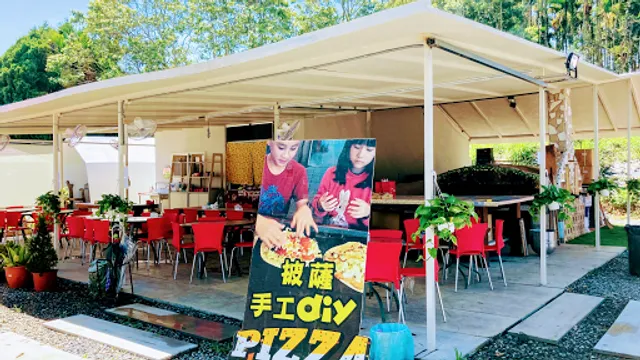 White Deer Cafe & Pizzeria