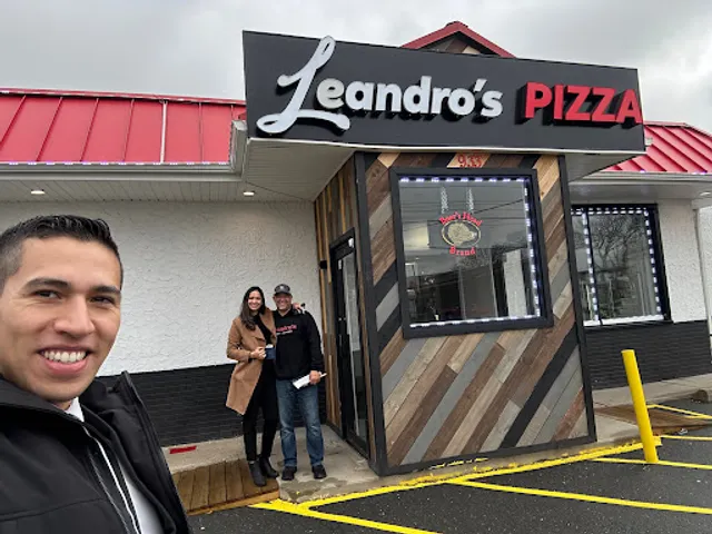 Leandro's Pizza + Kitchen