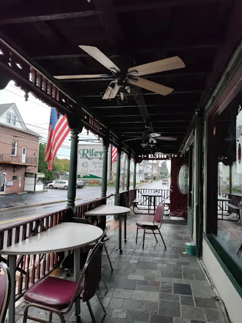 Riley's Restaurant & Pub