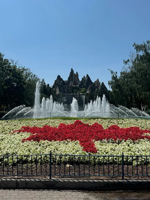 Canada's Wonderland Entrance