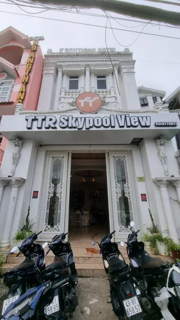 TTR Skypool View Hotel