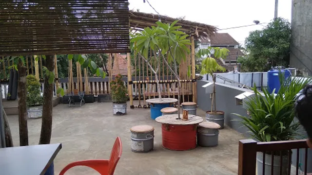 Resto & Boutique "ENIRUS"