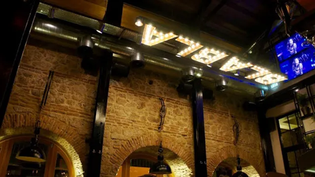 CAMARES Εστιατόριο - Cafe Τσιαμούρη Κ. Μαρία