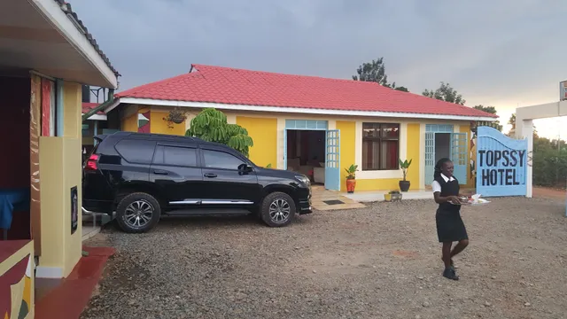 Topssy Neathouse Hotel