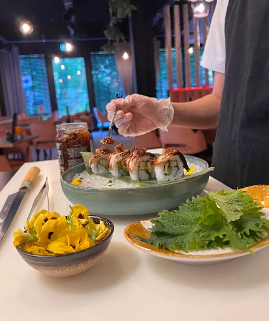 SENSE sushi & tea bar