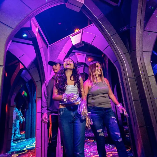 Ripley's Marvelous Mirror Maze
