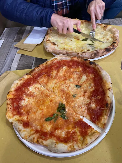 Pizza Al Volo