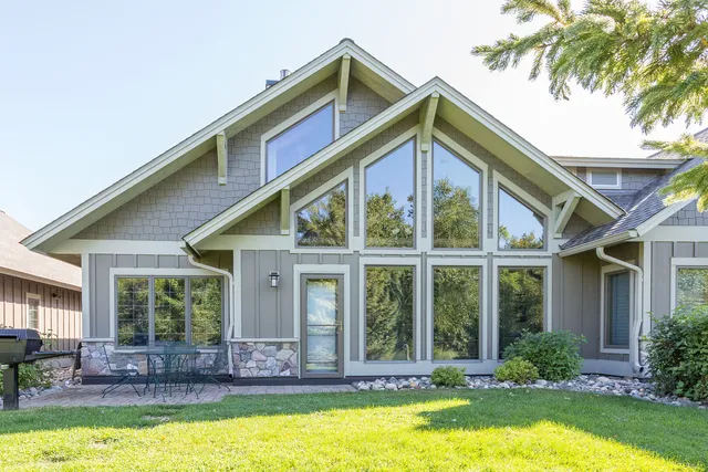 Gull Lake Beach Resorts