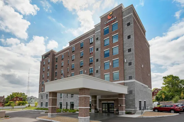 Comfort Suites Cincinnati University - Downtown
