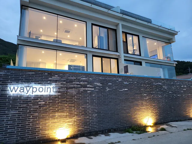 웨이포인트 풀빌라 (8m 온수풀,노천탕,개별바베큐)