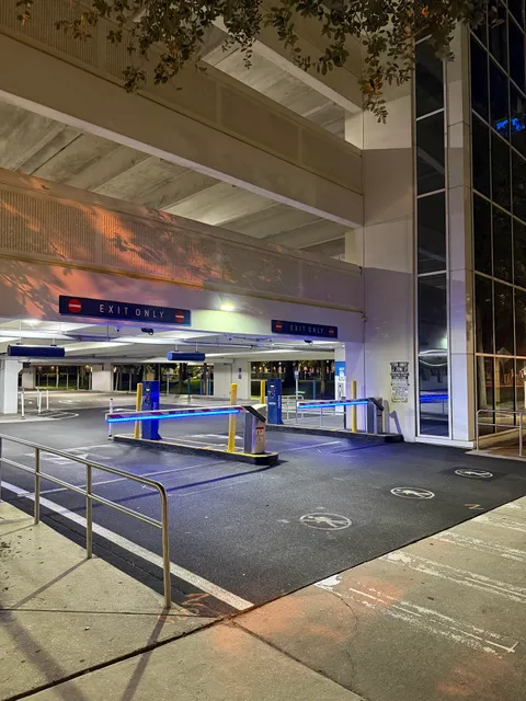 302 E Pine St Parking