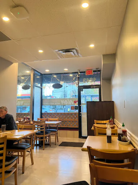 V-Nam Restaurant Lonsdale