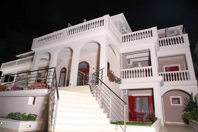 Michaelangelo Boutique Parga