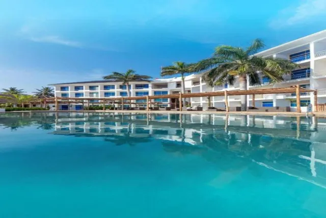 Giraffe Ocean View Hotel