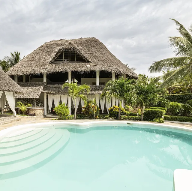 Villa Chris House (Chris House)