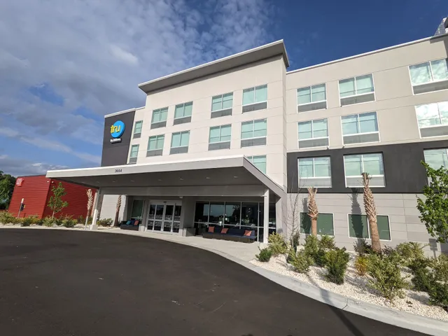 Tru by Hilton Beaufort