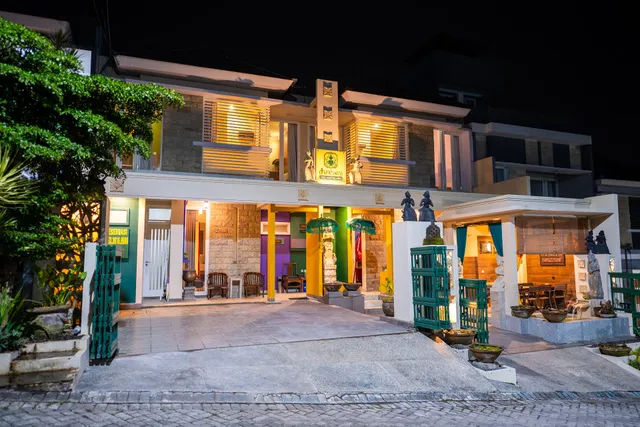 Dhanesvara Holistic Villa Batu