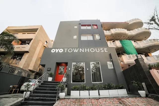 OYO Townhouse 082 Chander Nagar Janakpuri