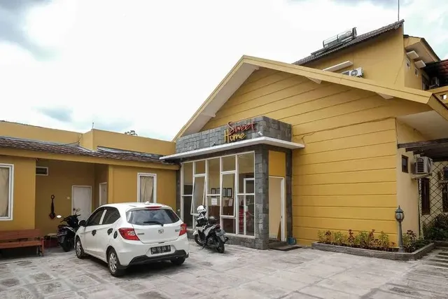 RedDoorz @ Solo Baru