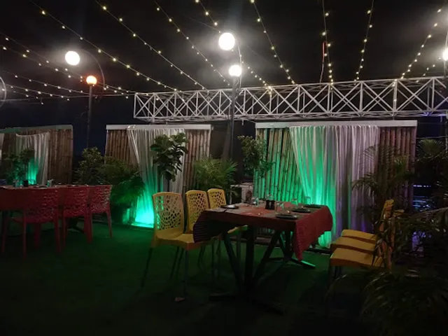 The Top Floor Restaurant and Cafe