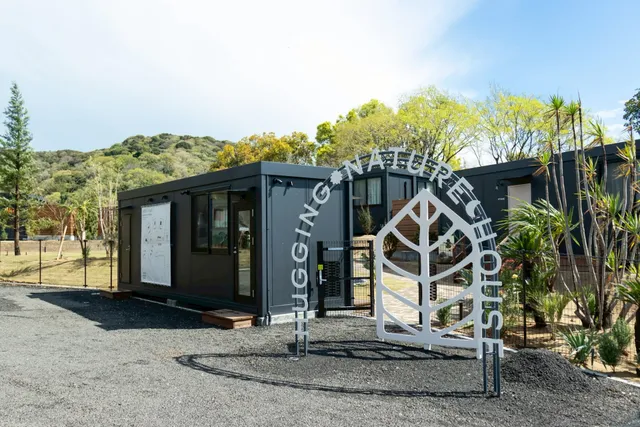 hugging nature house