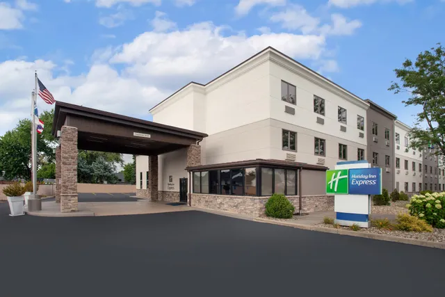 Holiday Inn Express Cleveland Airport - Brook Park by IHG