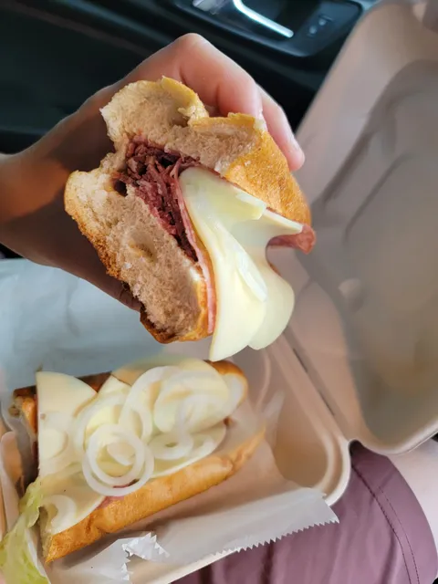 Pinchers & Platters at Chincoteague