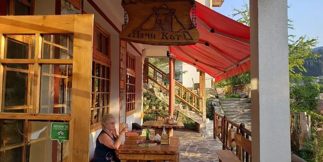 Ловен дом "Мечи Кът"