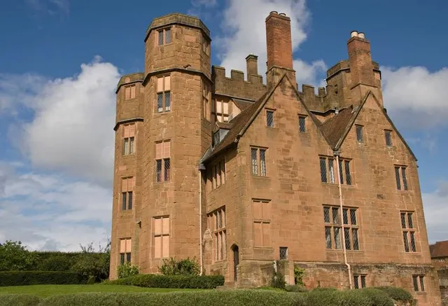 Leicester's Gatehouse
