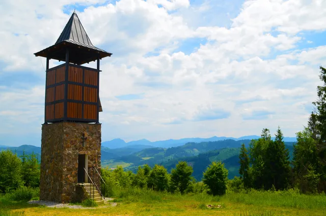 Aussichtsturm auf dem Hladkom Gipfel