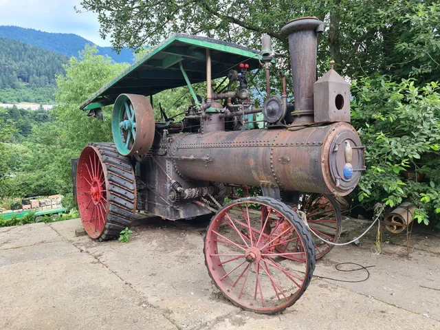 Výstava historických traktorov