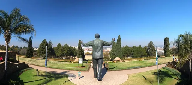 NELSON MANDELA STATUE - FOX ST