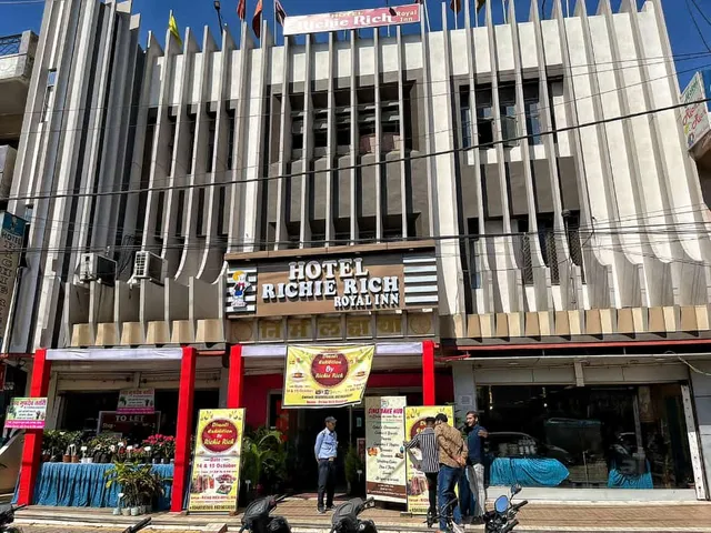 Hotel Richie Rich Royal inn