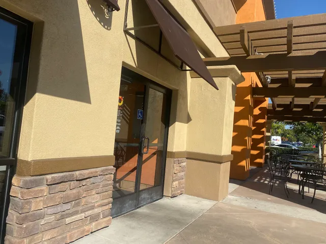 Taco Bell - Live Más Café