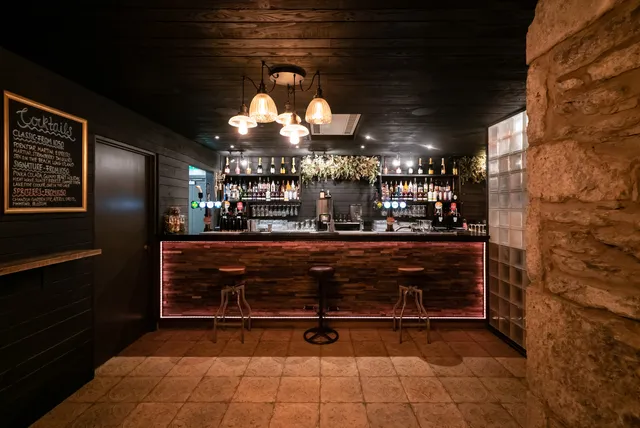 Lake View Garden Bar