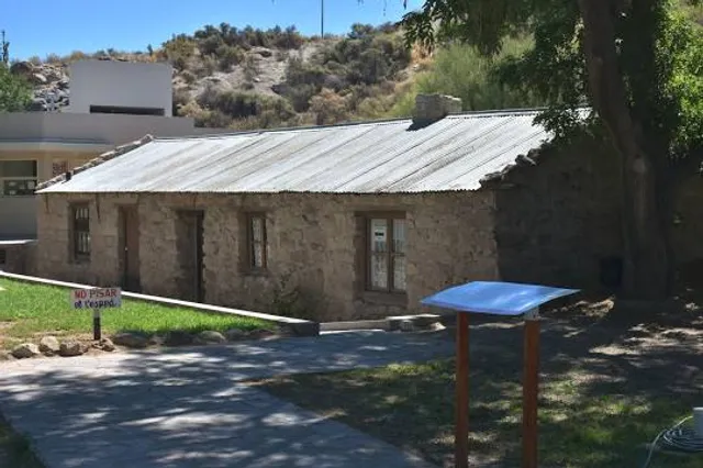 First House Gaiman (Tŷ Cyntaf Y Gaiman)