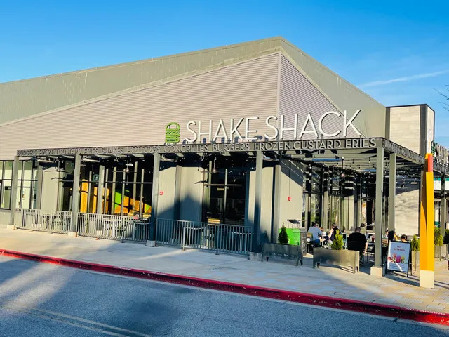Shake Shack Mall in Columbia