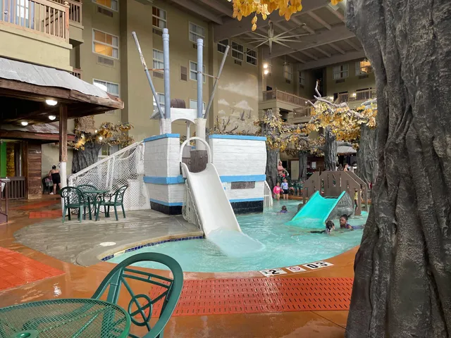 Crawdaddy Cove Indoor Water Park
