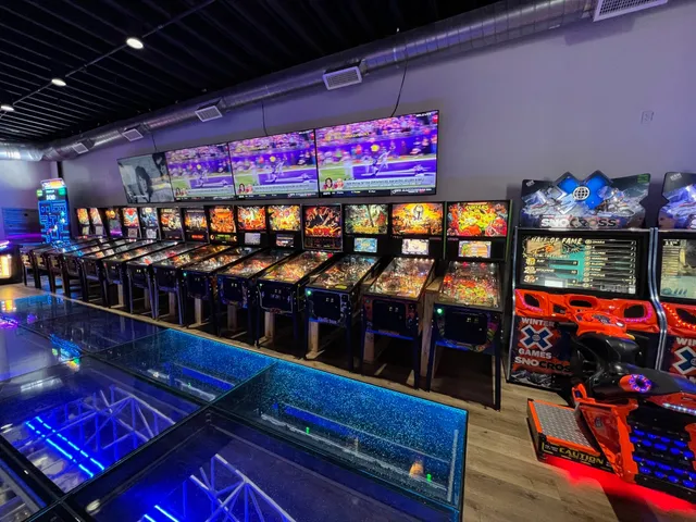 RETRO - Restaurant, Sports Bar, Arcade, & Rooftop Patio