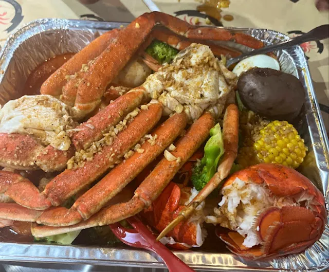 seafood boil & sushi house
