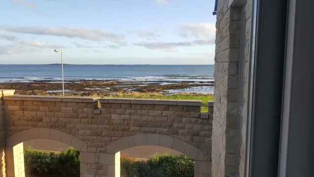 7 Seafield Apartments