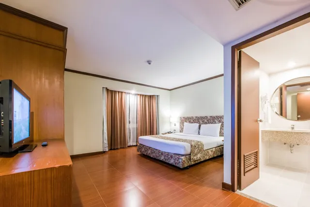 Omni Tower Sukhumvit Nana