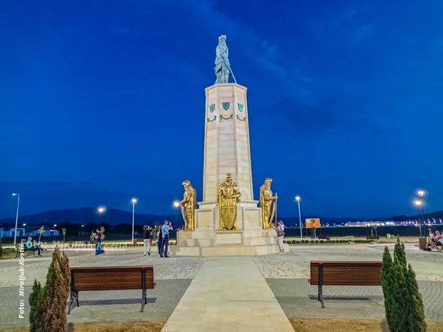 Spomenik knezu Lazaru